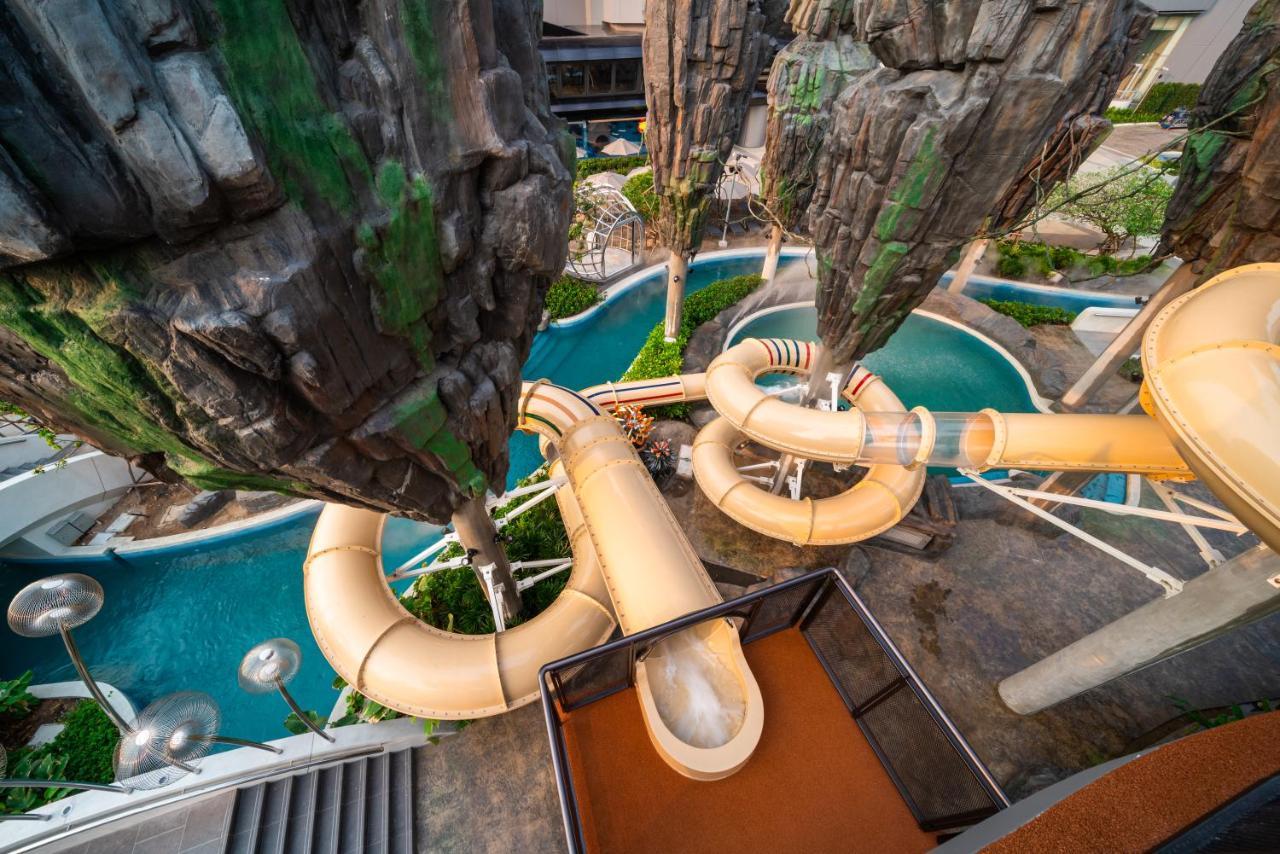 Grande Centre Point Space باتايا المظهر الخارجي الصورة Water slides at Splash Jungle Water Park