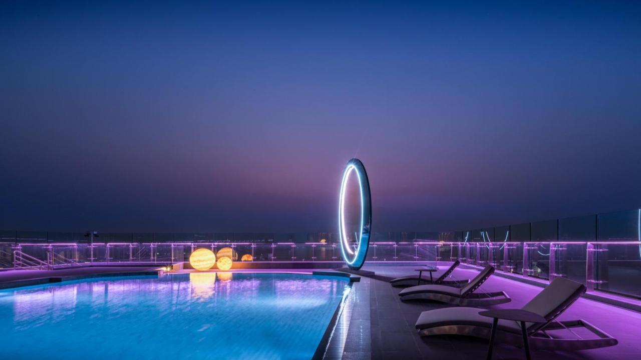 Grande Centre Point Space باتايا المظهر الخارجي الصورة The Sky Pool at the InterContinental Belgrade