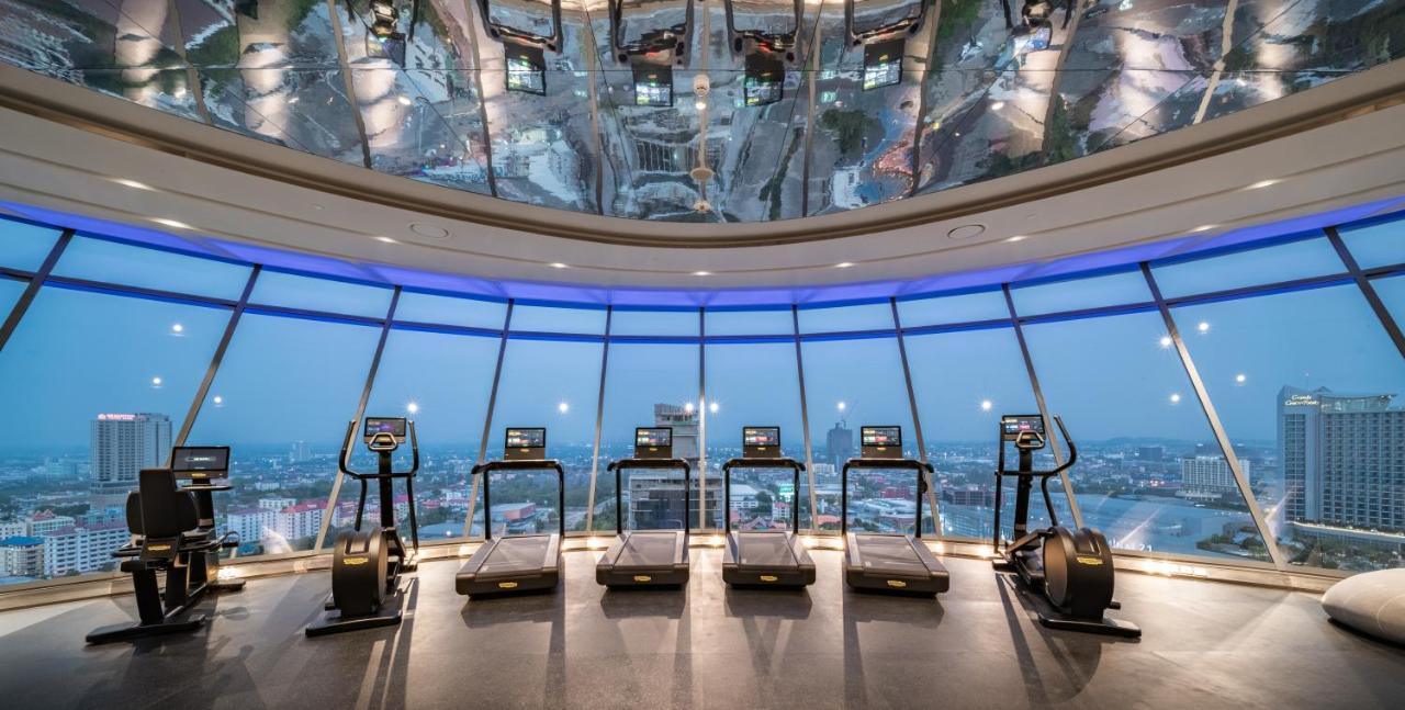 Grande Centre Point Space باتايا المظهر الخارجي الصورة The gym at the 88th floor