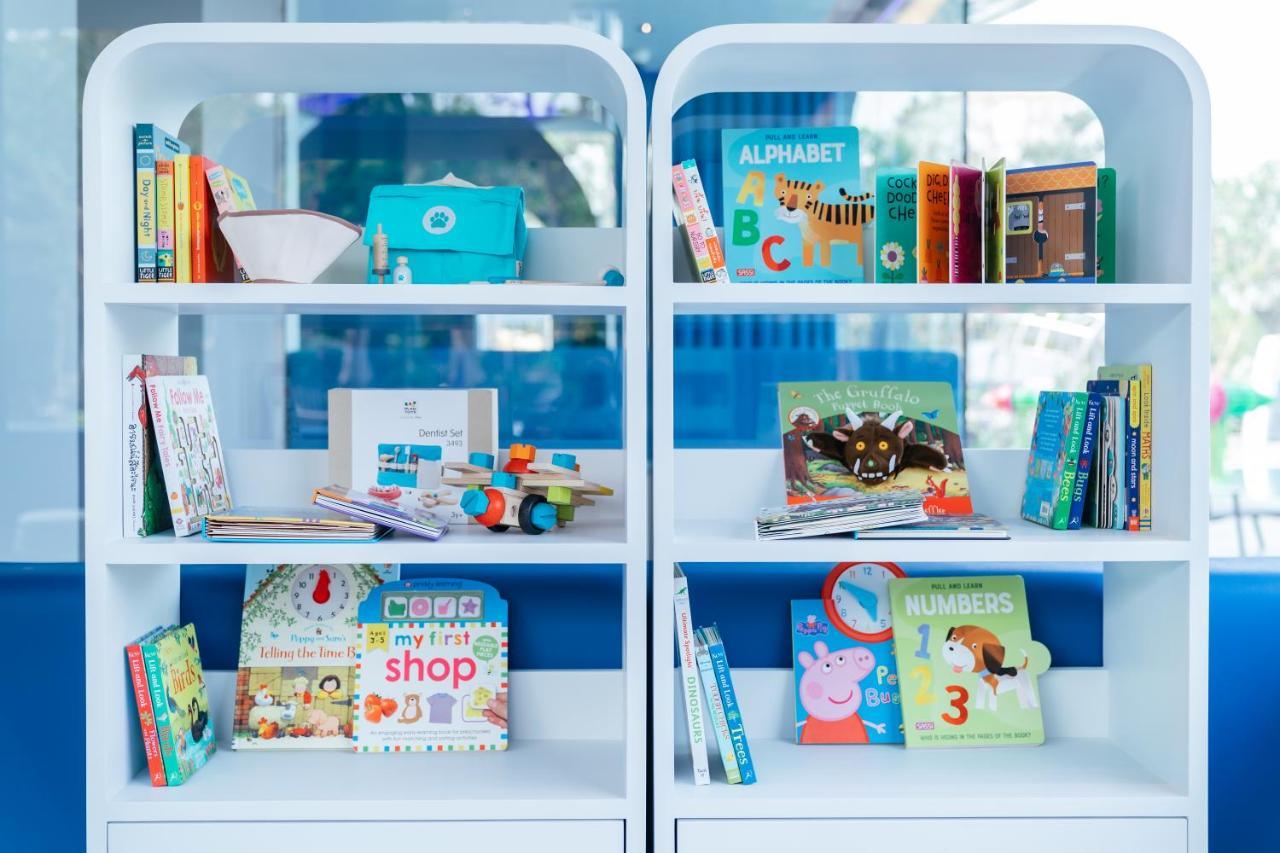 Grande Centre Point Space باتايا المظهر الخارجي الصورة Children's books at a library