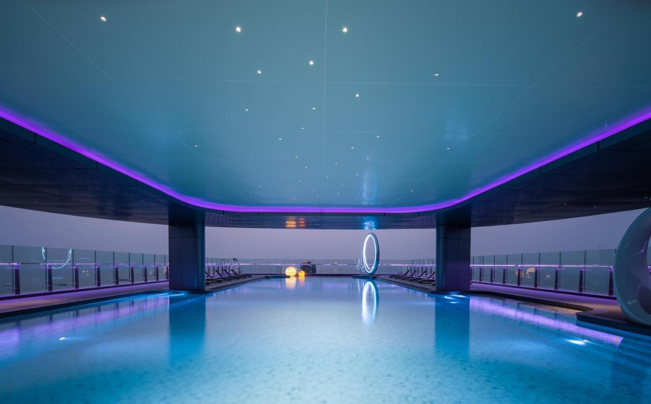 Grande Centre Point Space باتايا المظهر الخارجي الصورة The pool at the 101 Sky Lounge